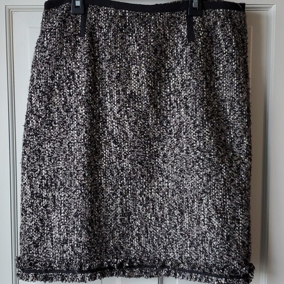 TALBOTS TWEED STRAIGHT BLACK TEXTURED WOOL SKIRT SIZE 10P 10 PETITE BOUCLE - Picture 1 of 14